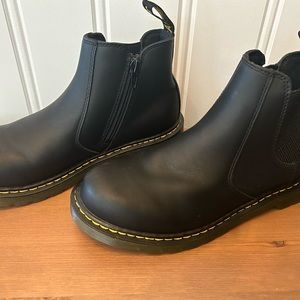 Dr. Martens Unisex youth size 6 equivalent to woman’s 7.5.
